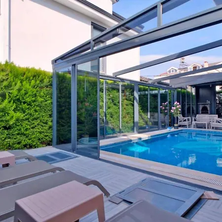 فيلة 3 Bedroom With Private Pool
