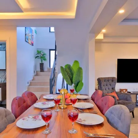 3 Bedroom With Private Pool Φετιγιέ